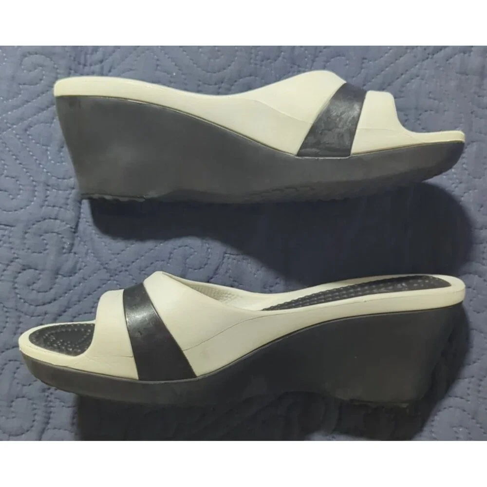 Crocs Sassari Wedge Sandal Heels Black White Women's Size 9 Slip On Casual Style - Picture 9 of 10